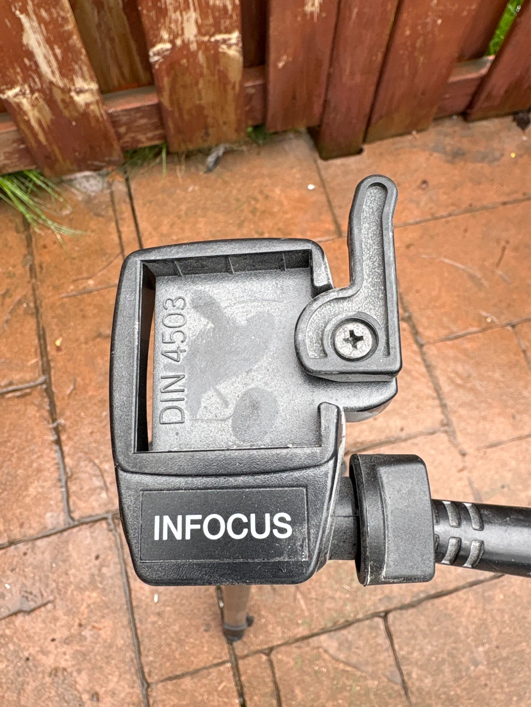 InFocus Tripod DIN 4503 - photo 2