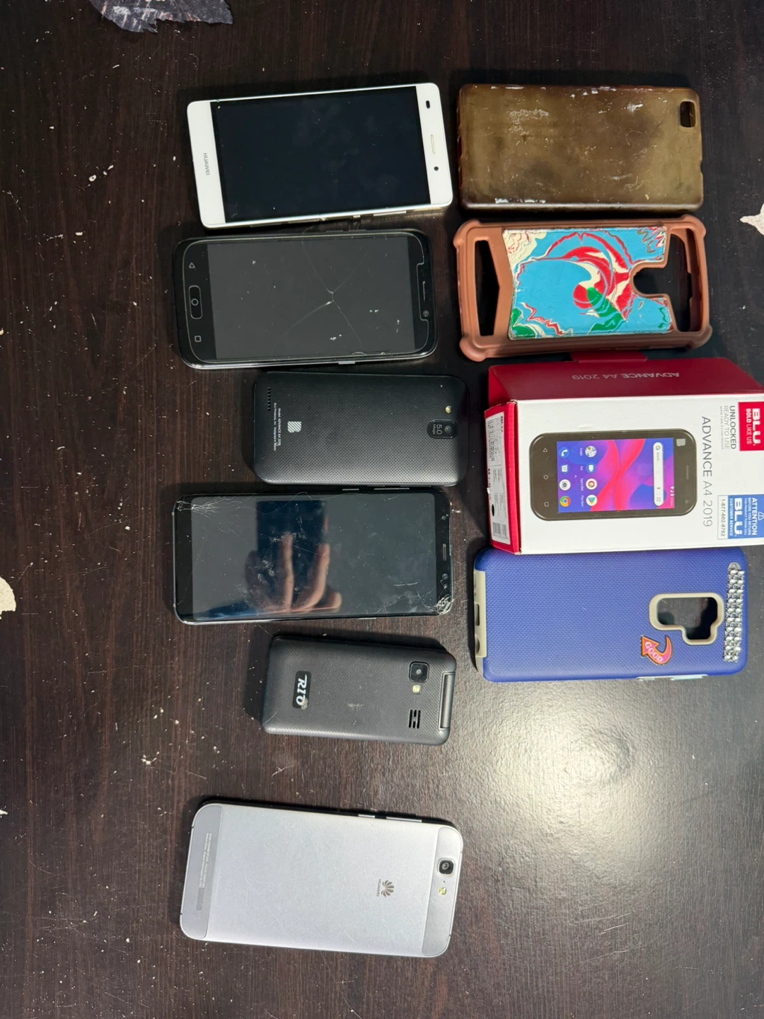 Lot of 6 Smartphones and Phone Cases - photo 2