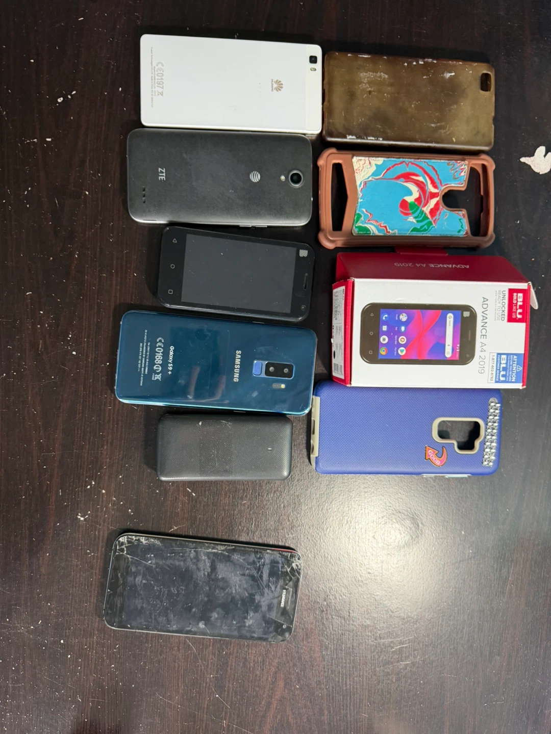 Lot of 6 Smartphones and Phone Cases