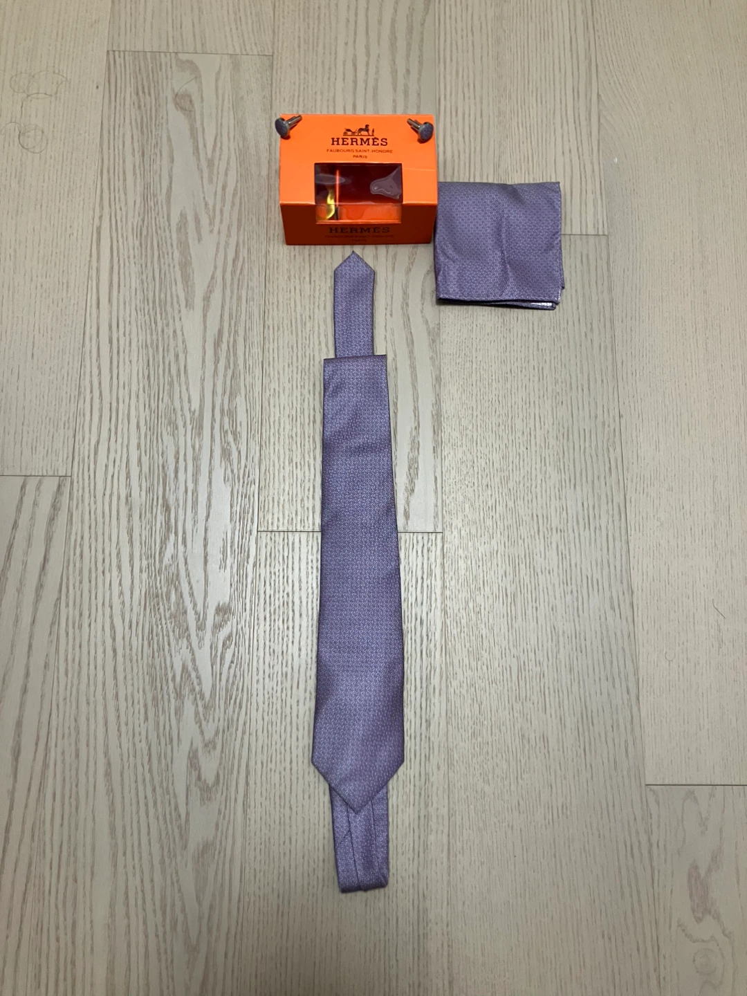 Hermès Silk Tie and Pocket Square Set