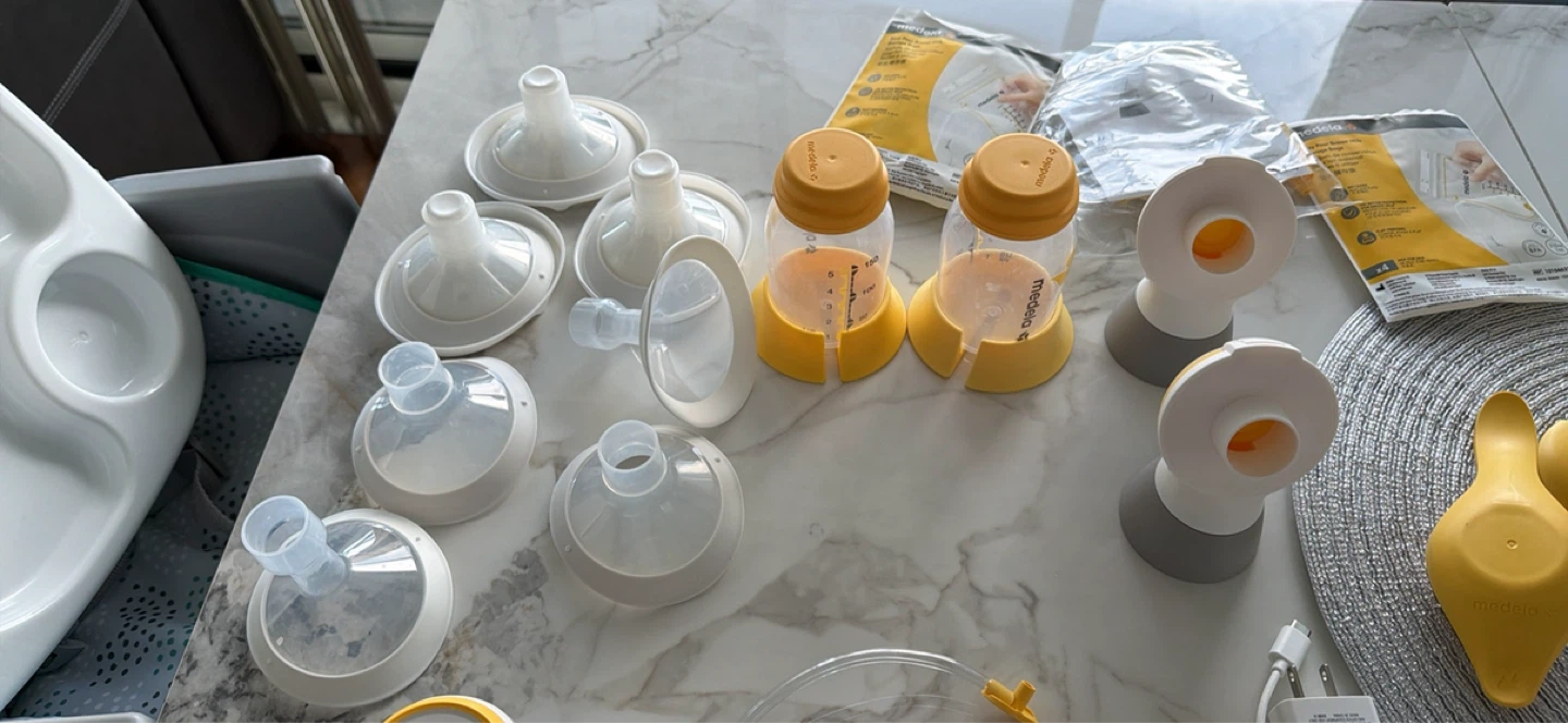 Medela Hands-Free Breast Pump + Full Kit (Used for 1 Month Only)