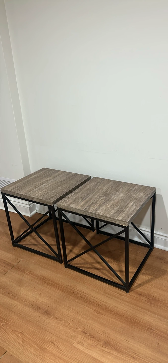 Set of 2 Wood Grain Side Tables