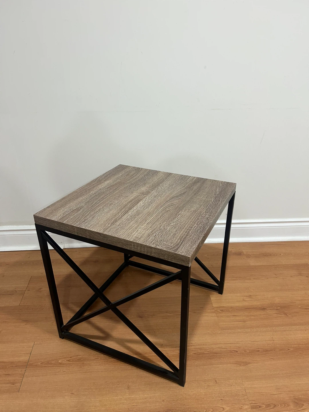 Set of 2 Wood Grain Side Tables - photo 4