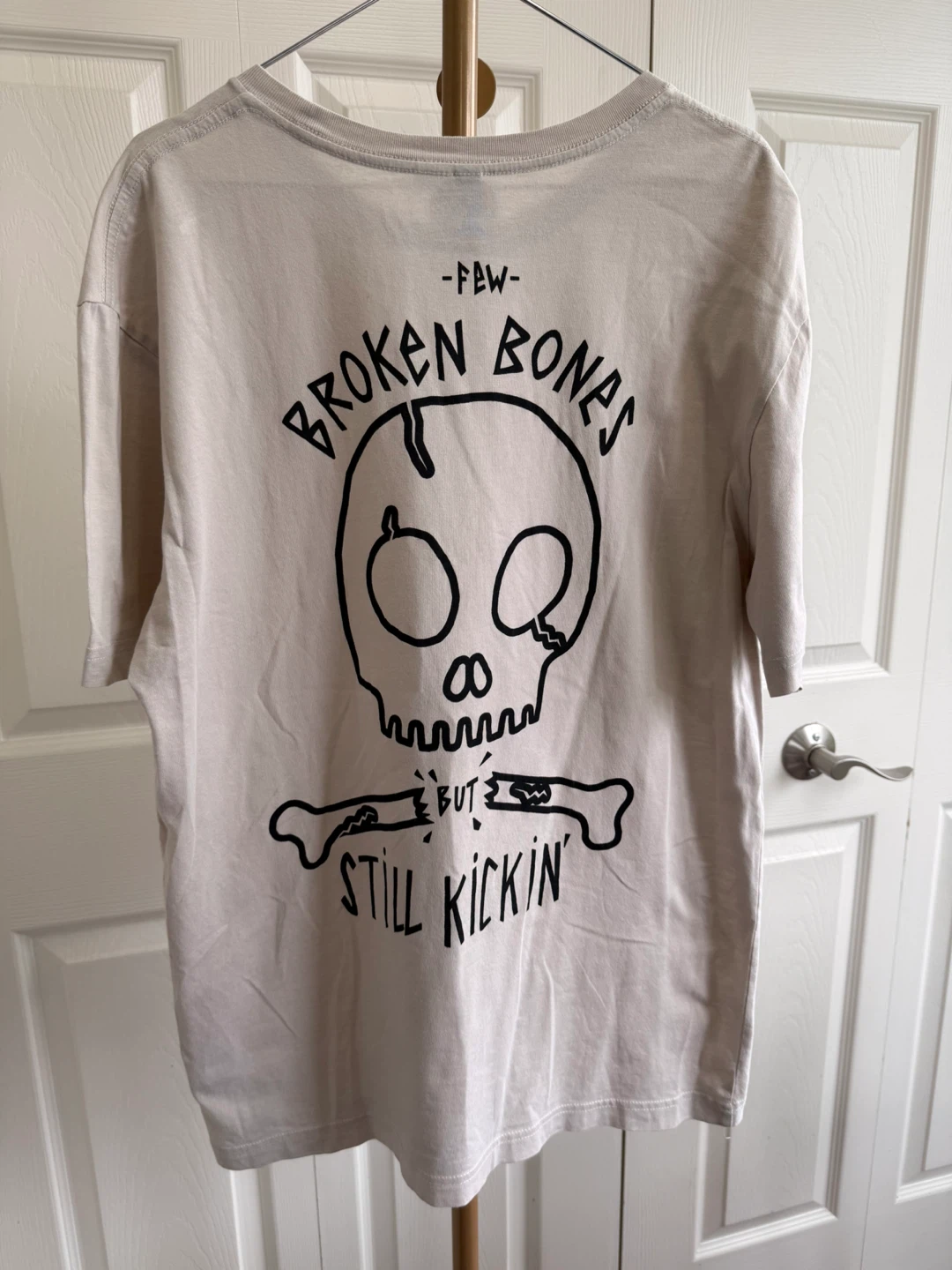 H&M Divided "Broken Bones Still Kickin'" T-Shirt - Medium - photo 2