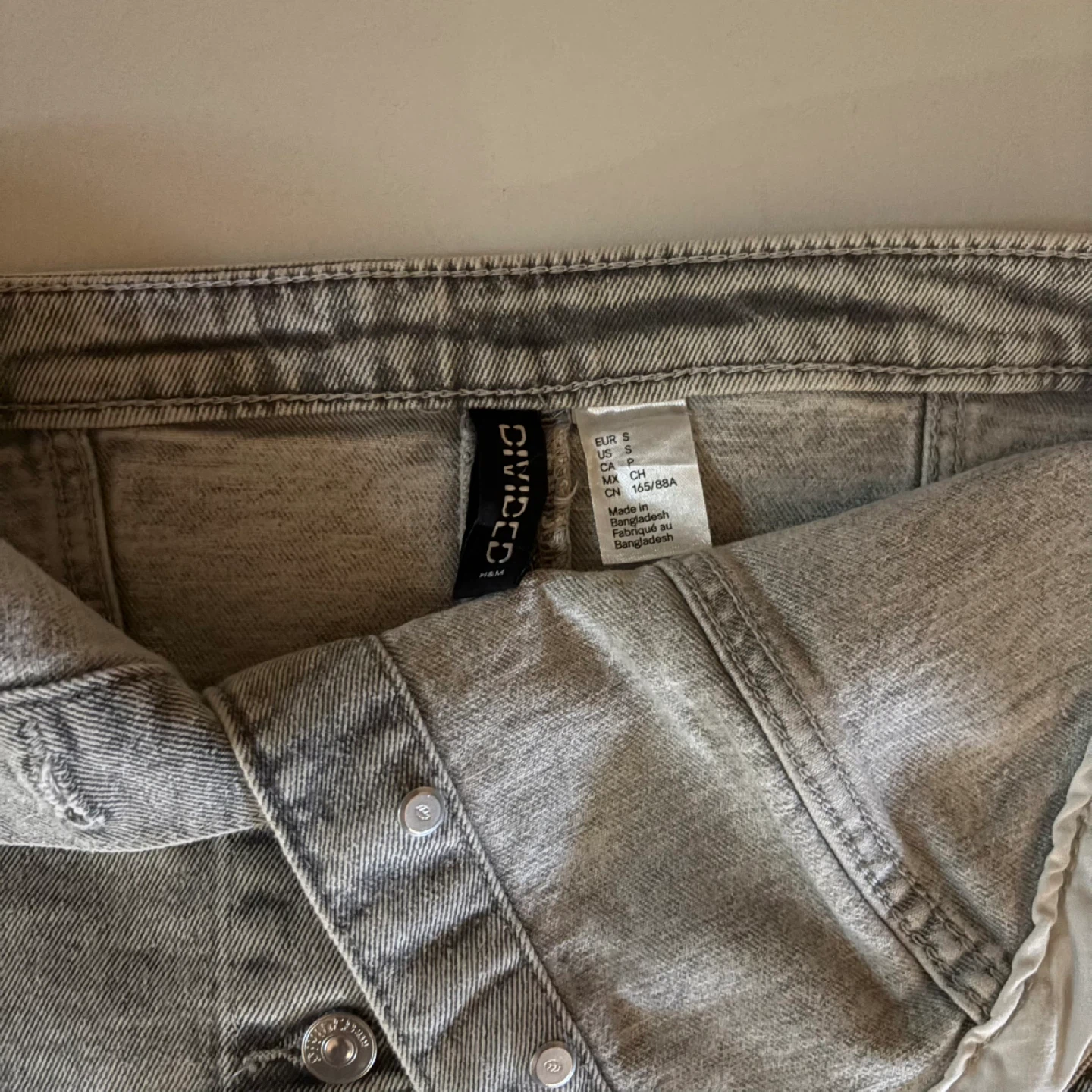 Divided H&M Grey Denim Strapless Button-Up Top Size S - photo 3