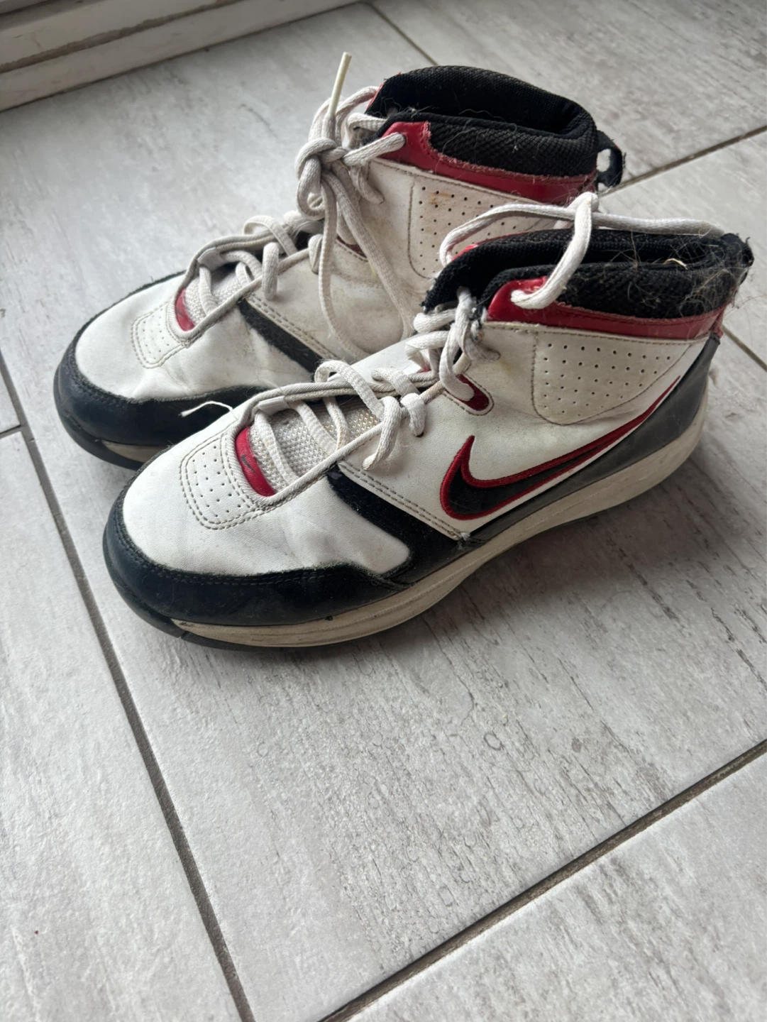 Mixed Lot of Used Basketball Shoes - photo 5