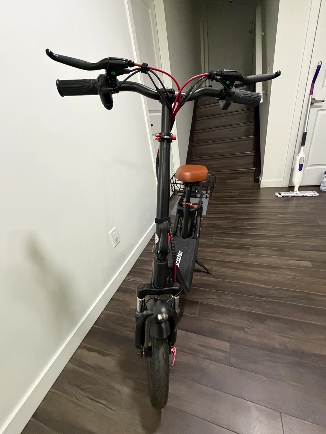 IScooter I12 E-Scooter with new lock, new helmet n new bell
