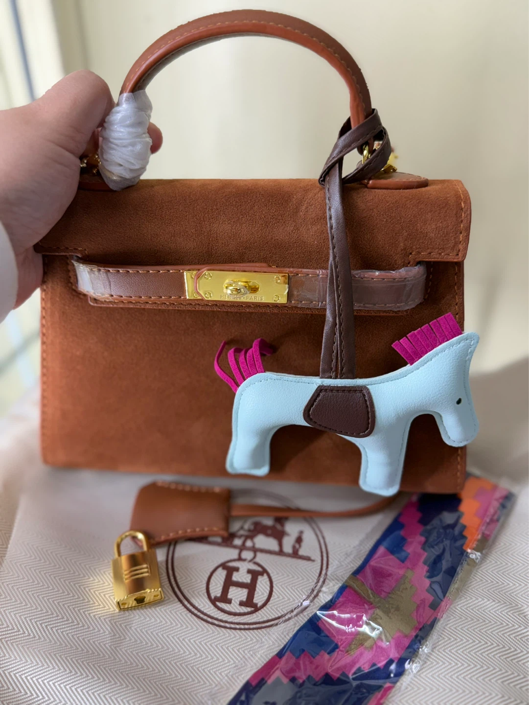 Brown Suede Handbag with Charm and Twilly - photo 5
