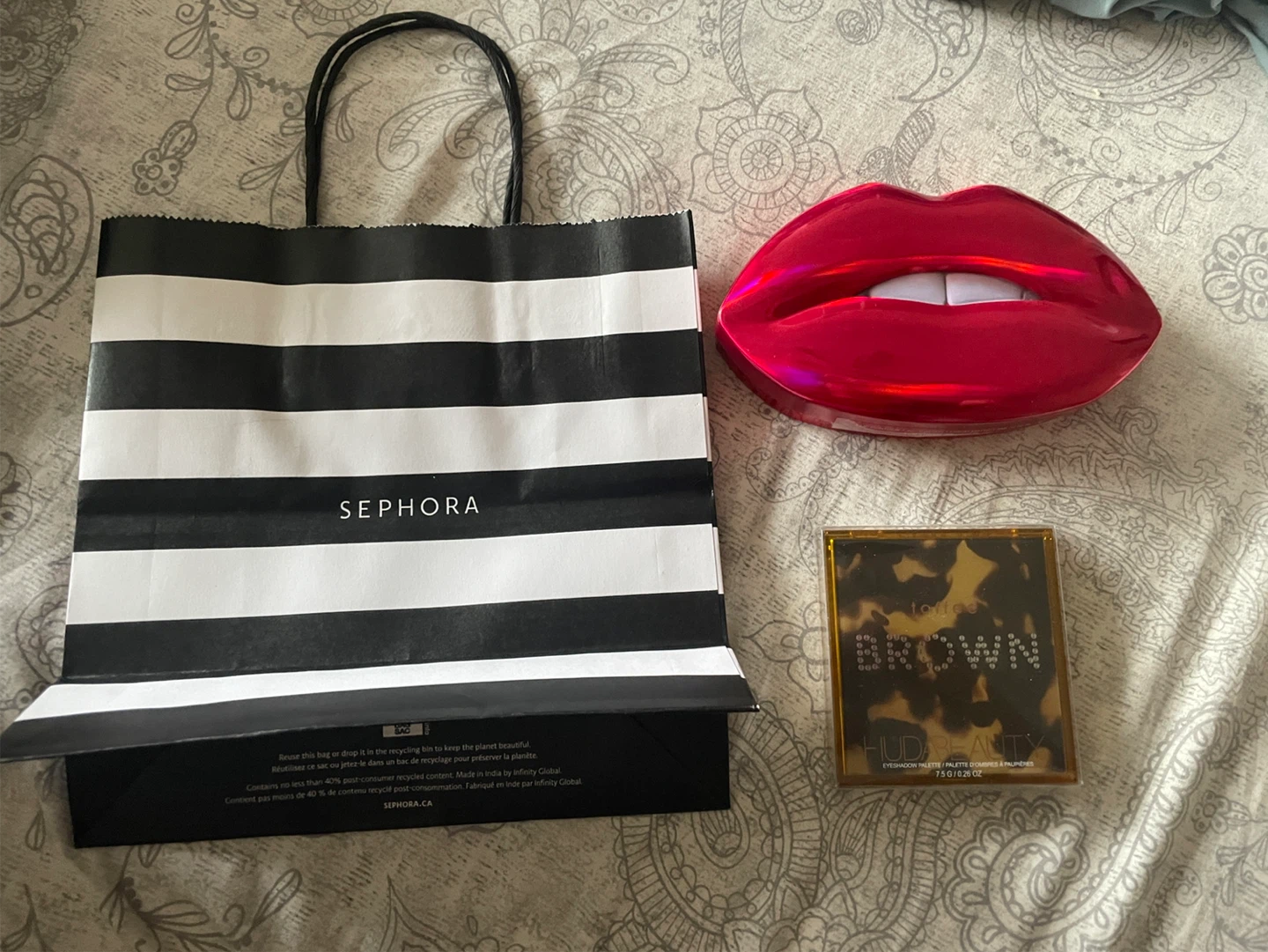 Huda Beauty Lip Set & Eyeshadow Palette