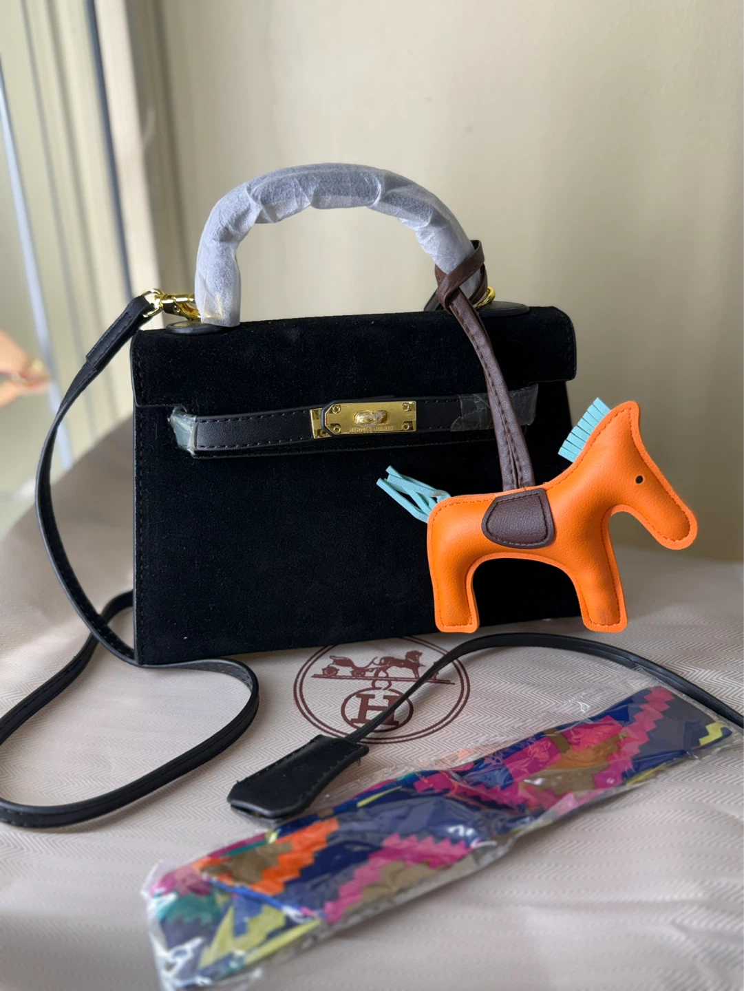 Black Suede Handbag with Charm and Twilly - photo 3