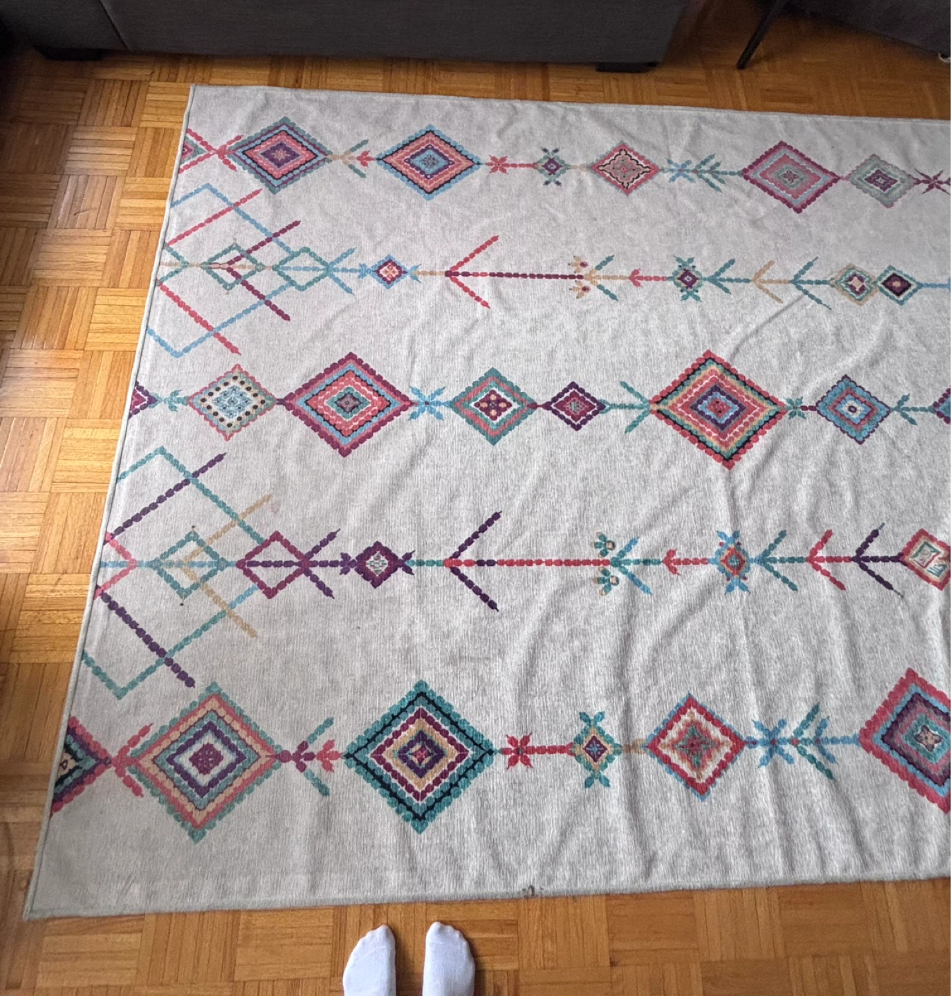 Geometric Pattern Area Rug with non slip rug pad. 6 x 9 feet - photo 3