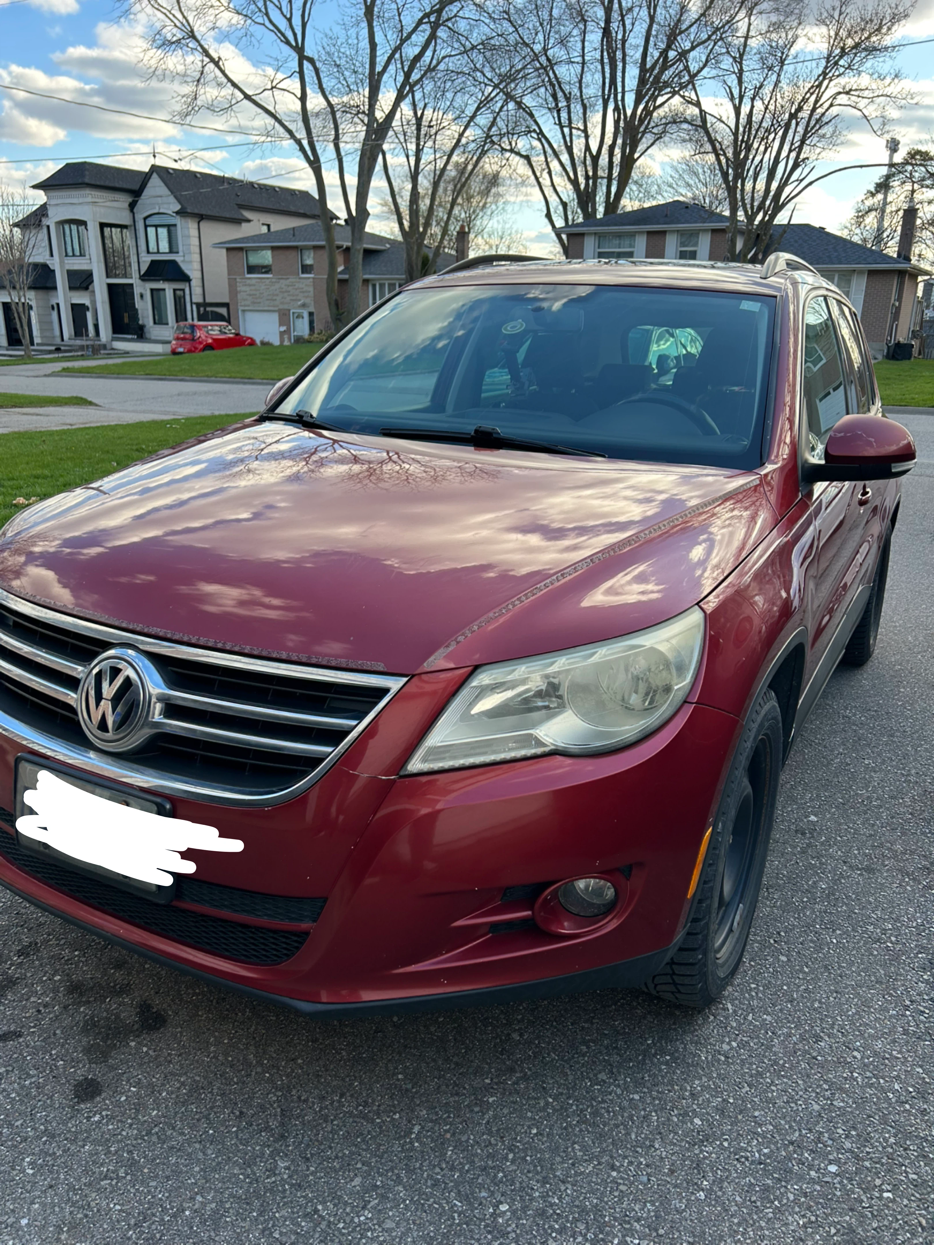 Red Volkswagen Tiguan 2009