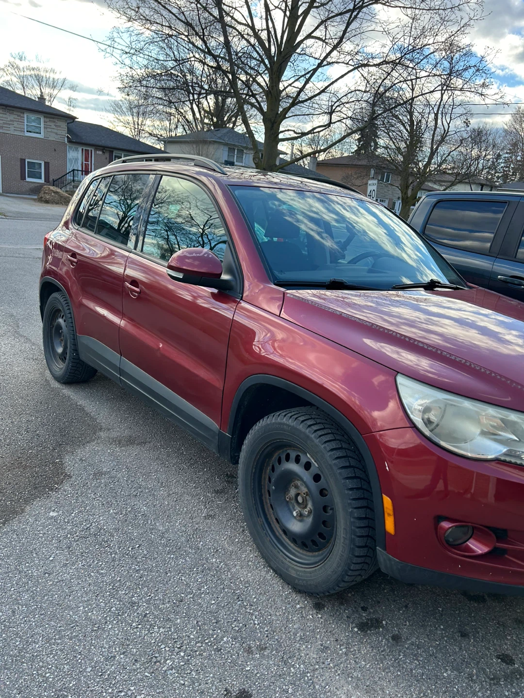 Red Volkswagen Tiguan 2009 - photo 2