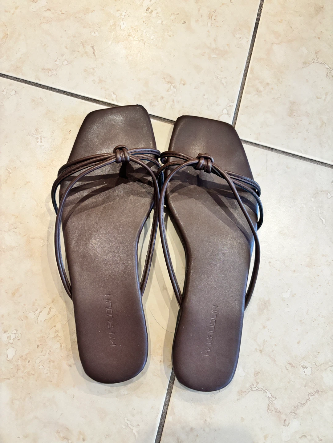 37 Toe Knot Strap Sandal