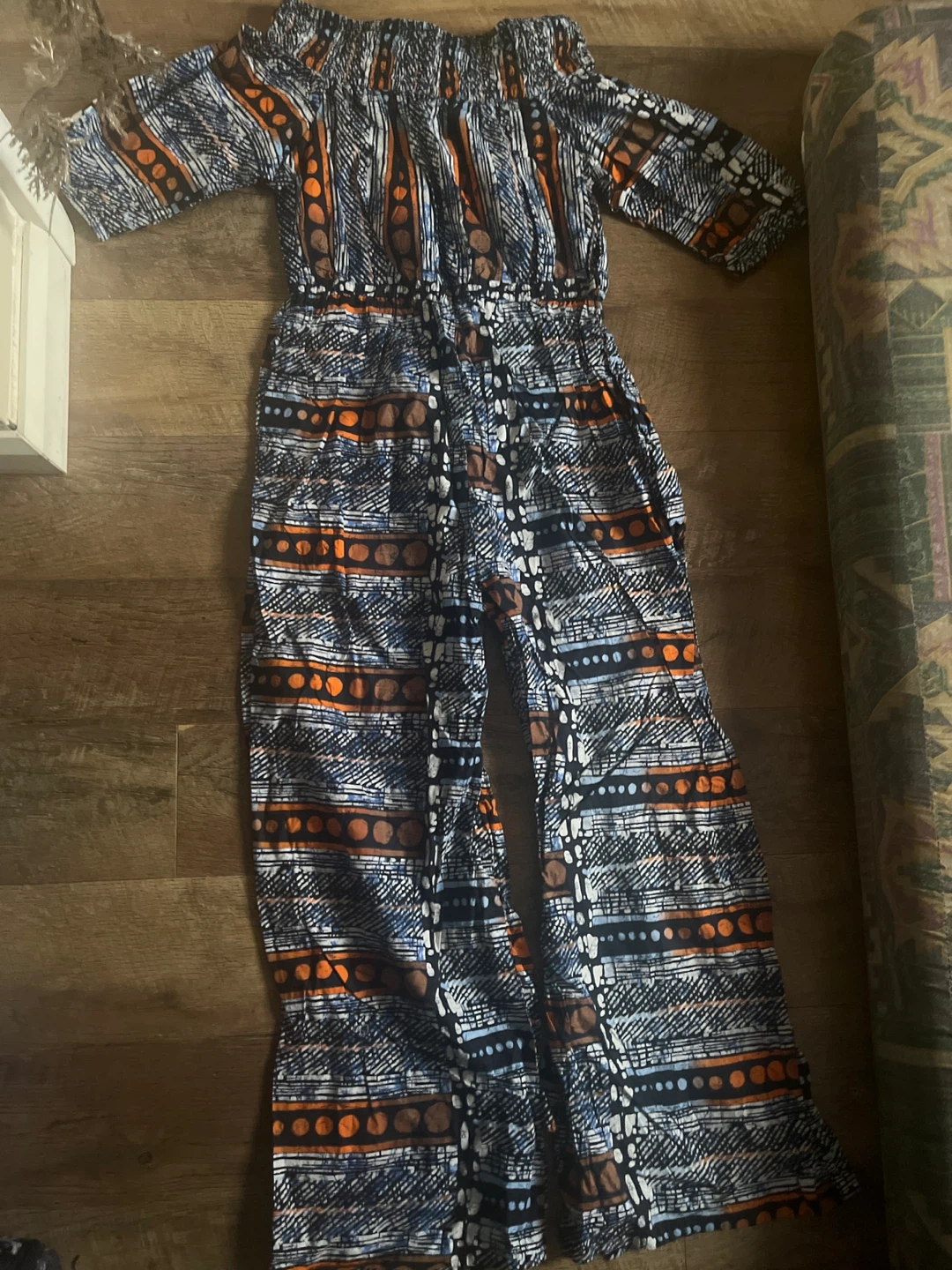 Off-The-Shoulder Jumpsuit with Abstract Print 🌱