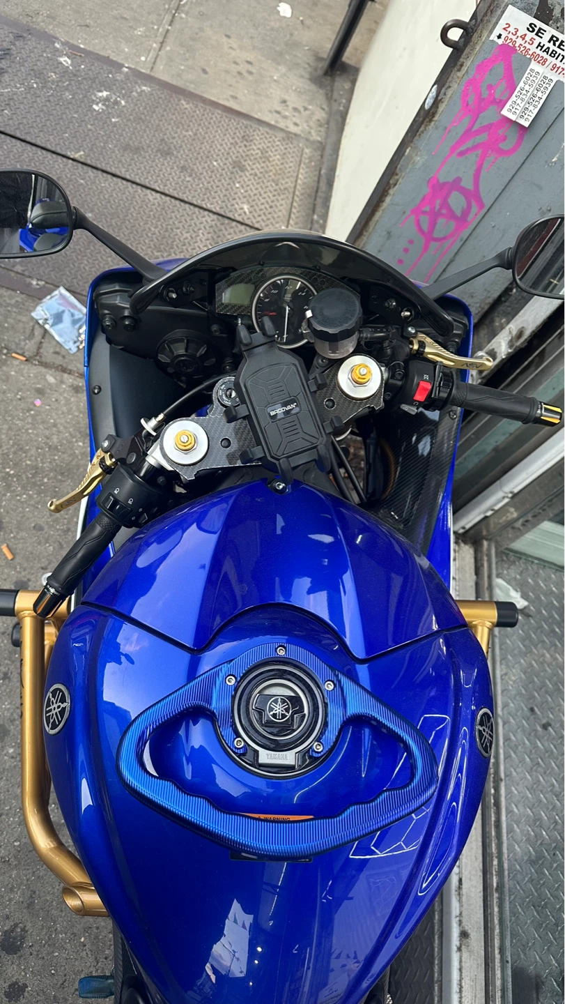 Blue Yamaha R6 Motorcycle - photo 2