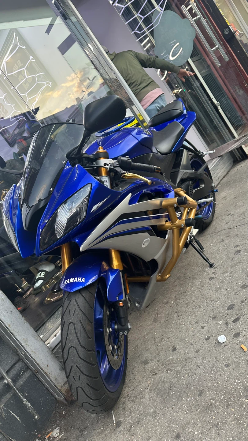 Blue Yamaha R6 Motorcycle - photo 3