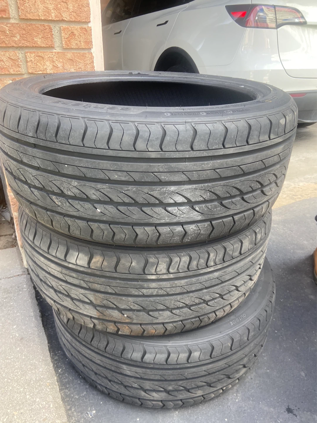 Set of 4 Tires 255/40r20 - photo 2