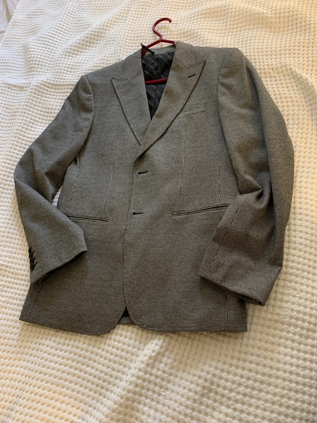 LE CHÂTEAU Men's suit