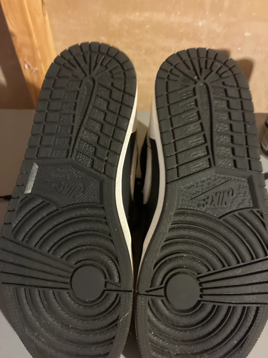 Jordan 1 high tops - photo 3