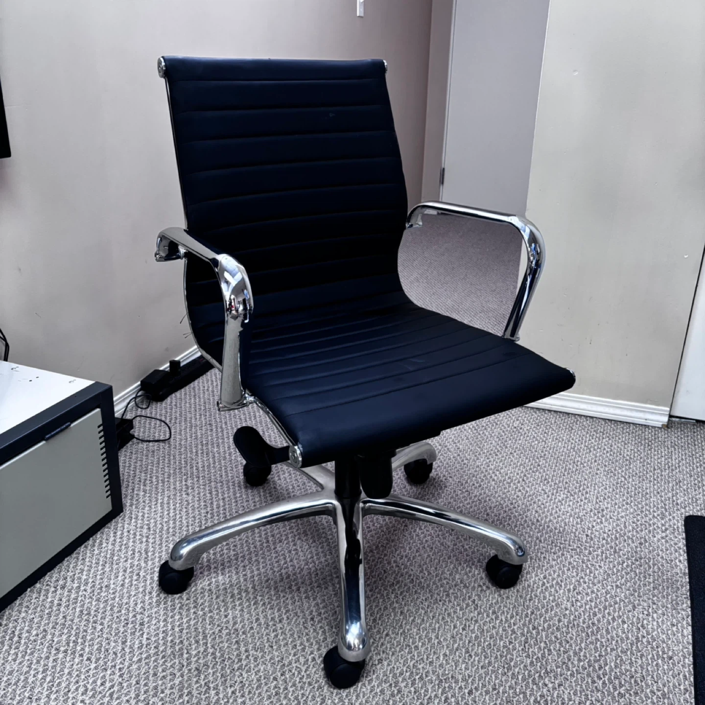 Black Ribbed Office Chair