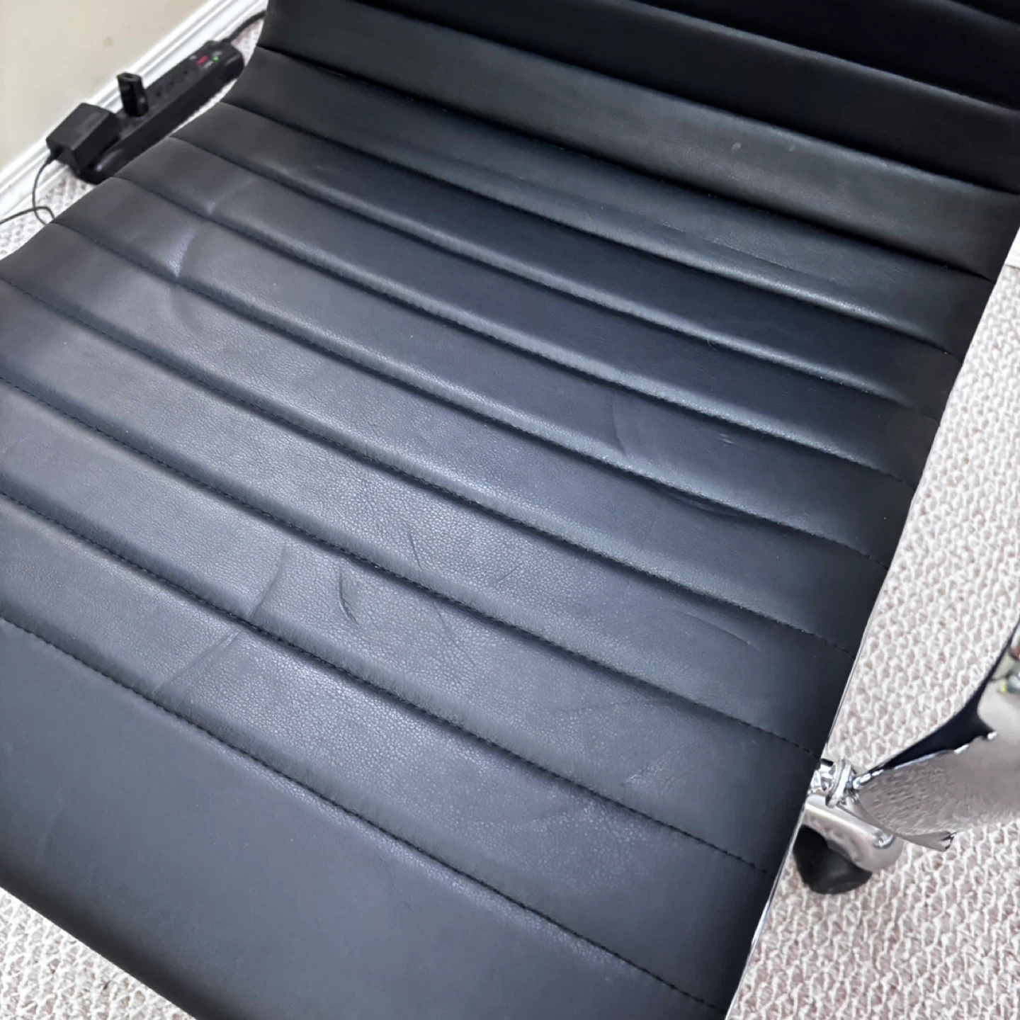 Black Ribbed Office Chair - photo 3