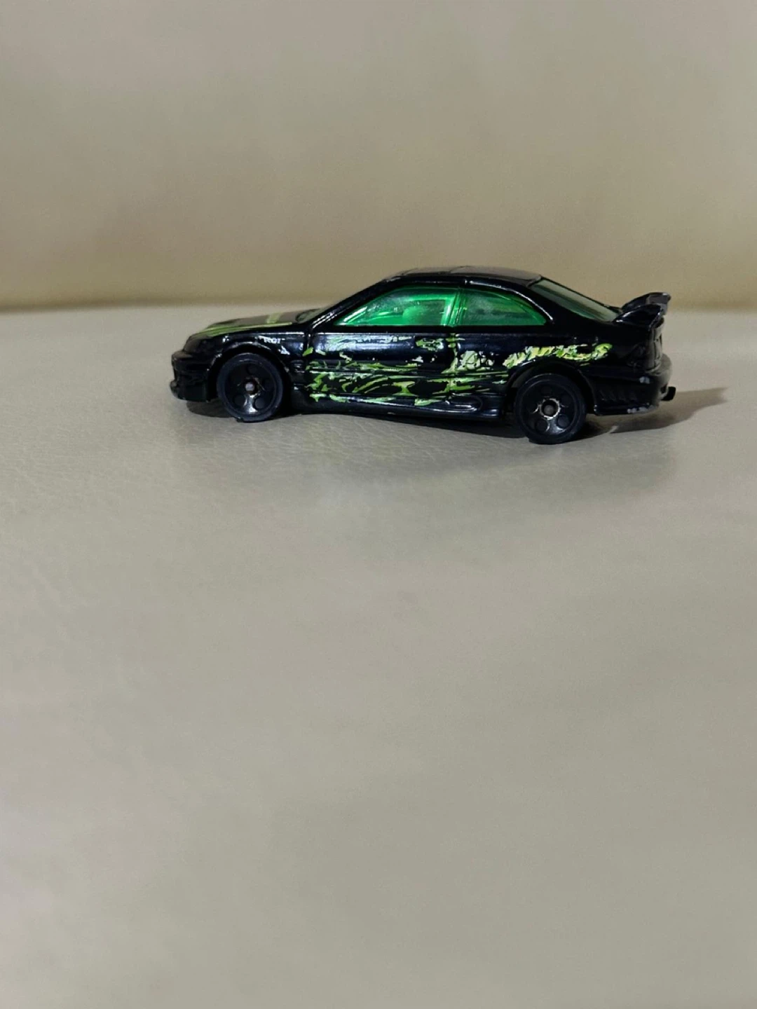 Honda Civic SI sport Hot Wheels Black and Green Race Car Toy