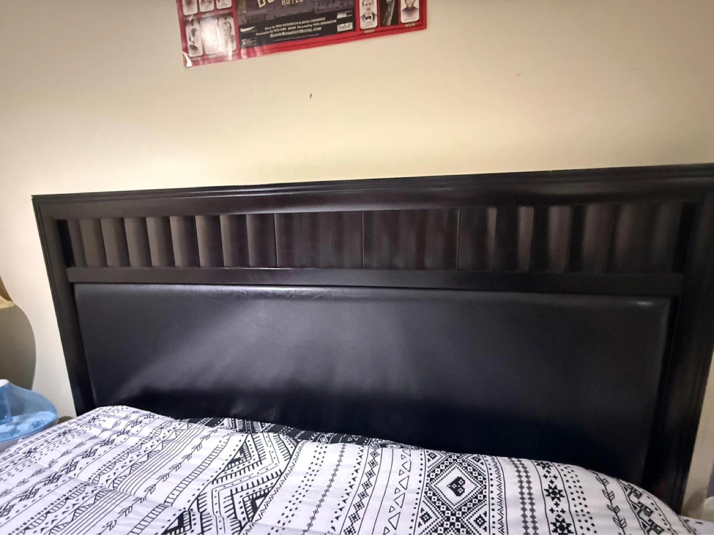 Queen Bed Set + Mattress + 2 Nightstands - photo 2