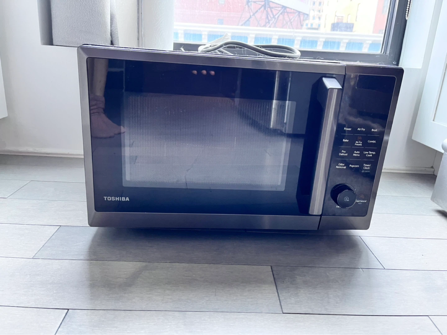 TOSHIBA Air Fryer Combo 8-in-1 Countertop Microwave Oven - photo 2
