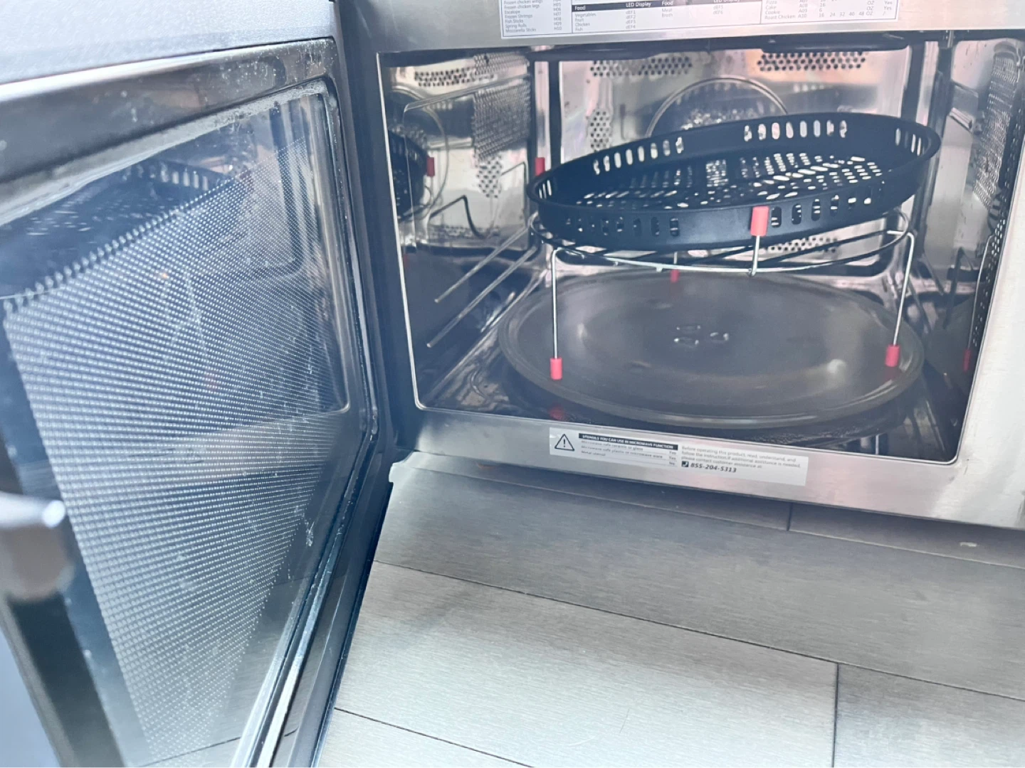 TOSHIBA Air Fryer Combo 8-in-1 Countertop Microwave Oven - photo 3