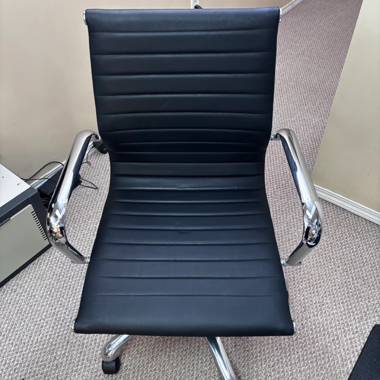 Black Ribbed Office Chair - photo 3