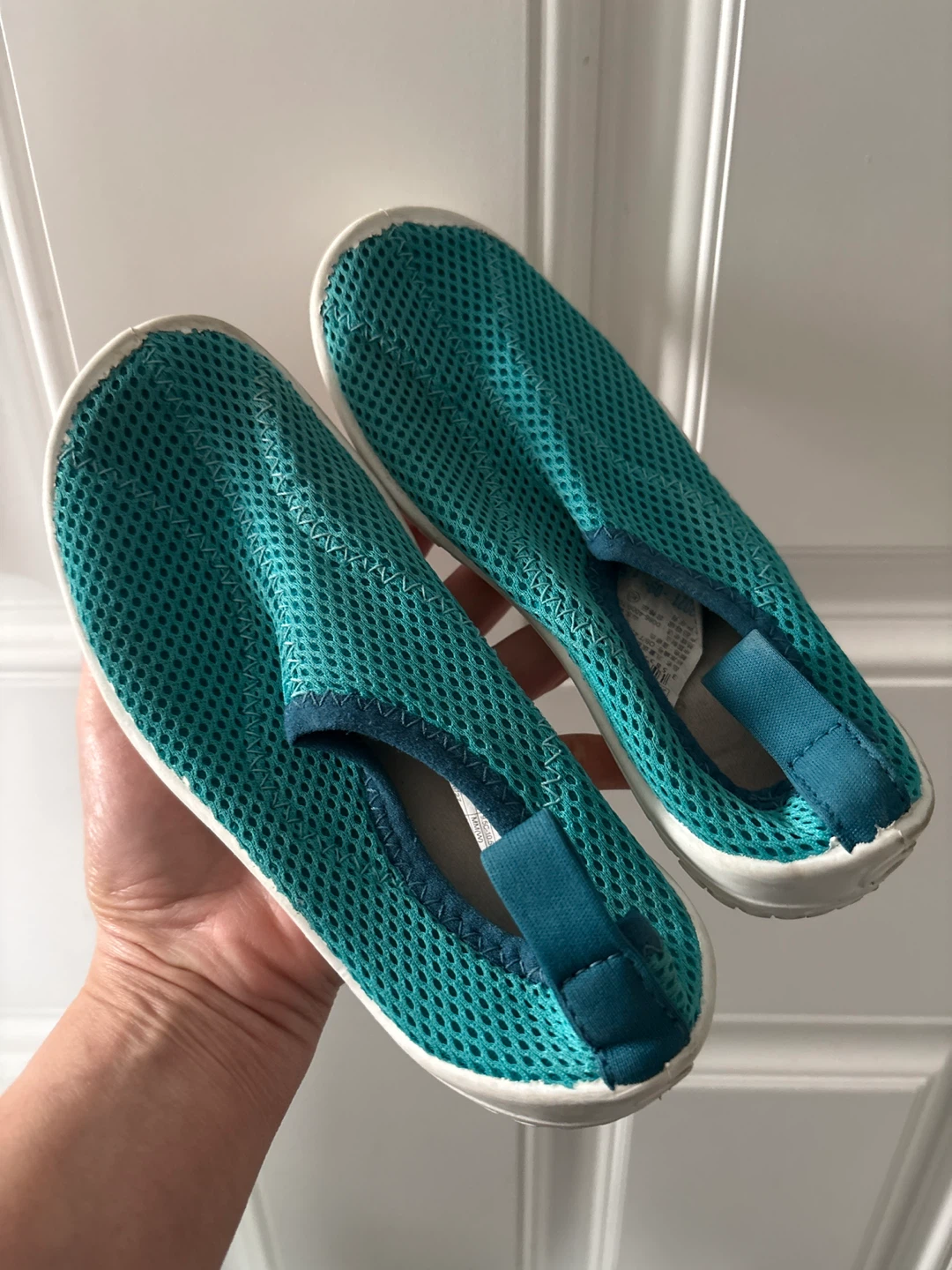 Kids Aqua Shoes Size 10.5-11C