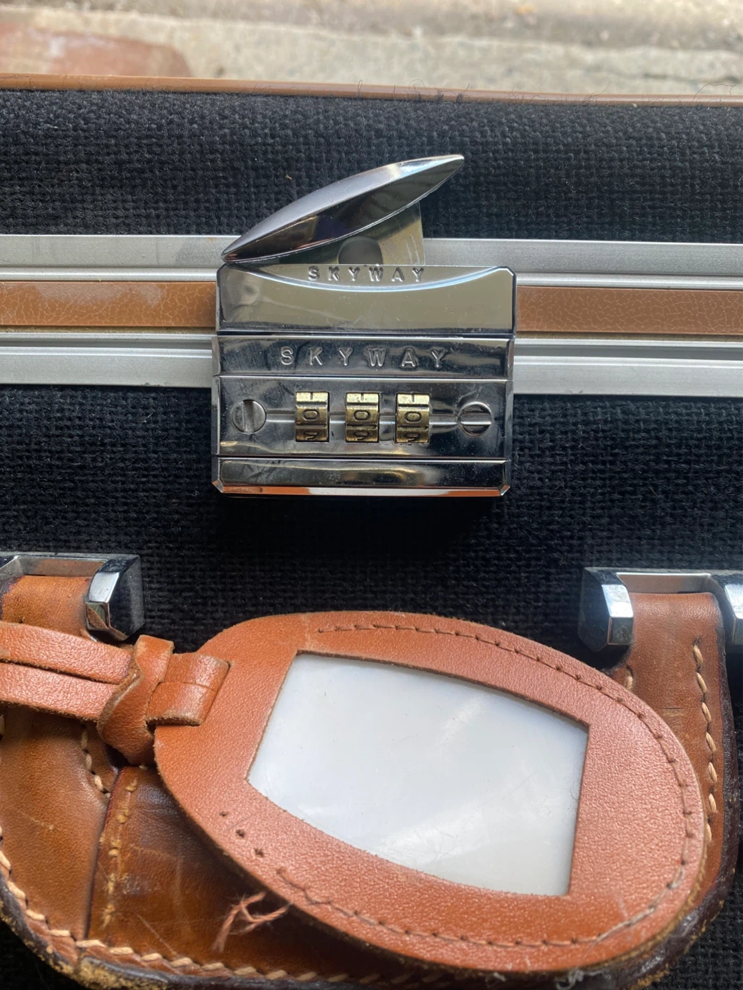 Skyway Luggage Co. Vintage Suitcase - photo 2