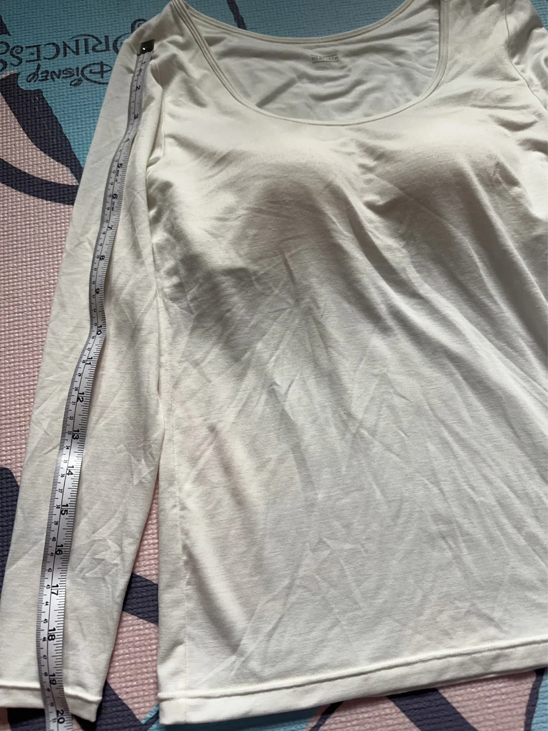 Uniqlo HEATTECH White Long Sleeve build in cups Top - photo 4