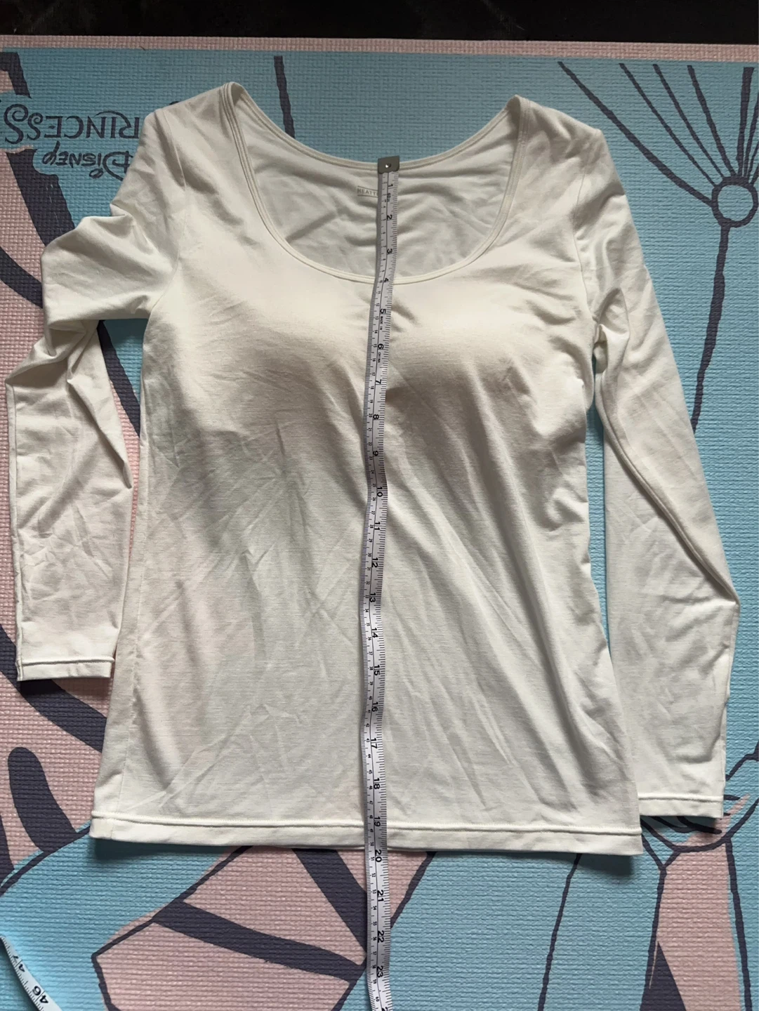Uniqlo HEATTECH White Long Sleeve build in cups Top - photo 3