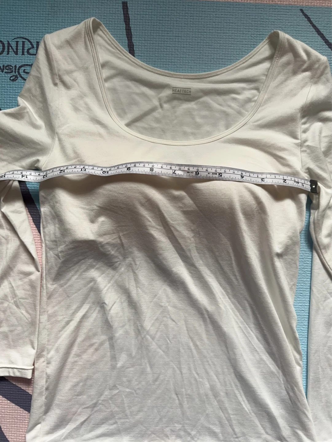 Uniqlo HEATTECH White Long Sleeve build in cups Top - photo 2