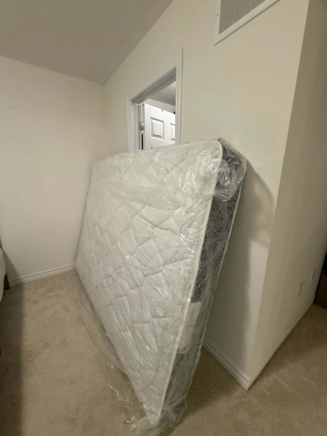 Queen Size Mattress - photo 2
