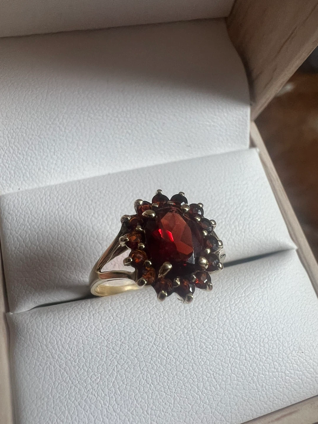 10K Gold Garnet Ring - photo 3