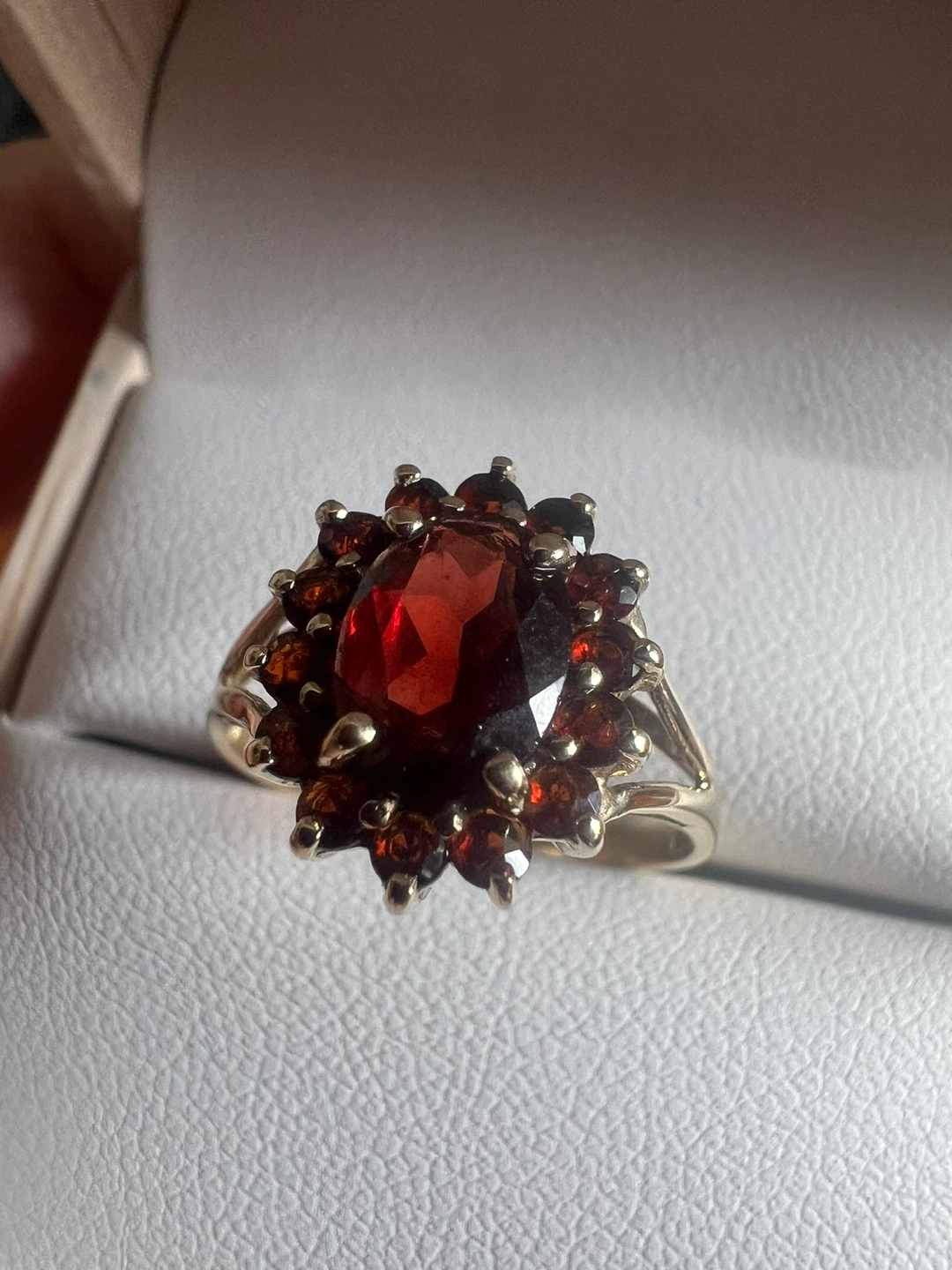 10K Gold Garnet Ring - photo 4