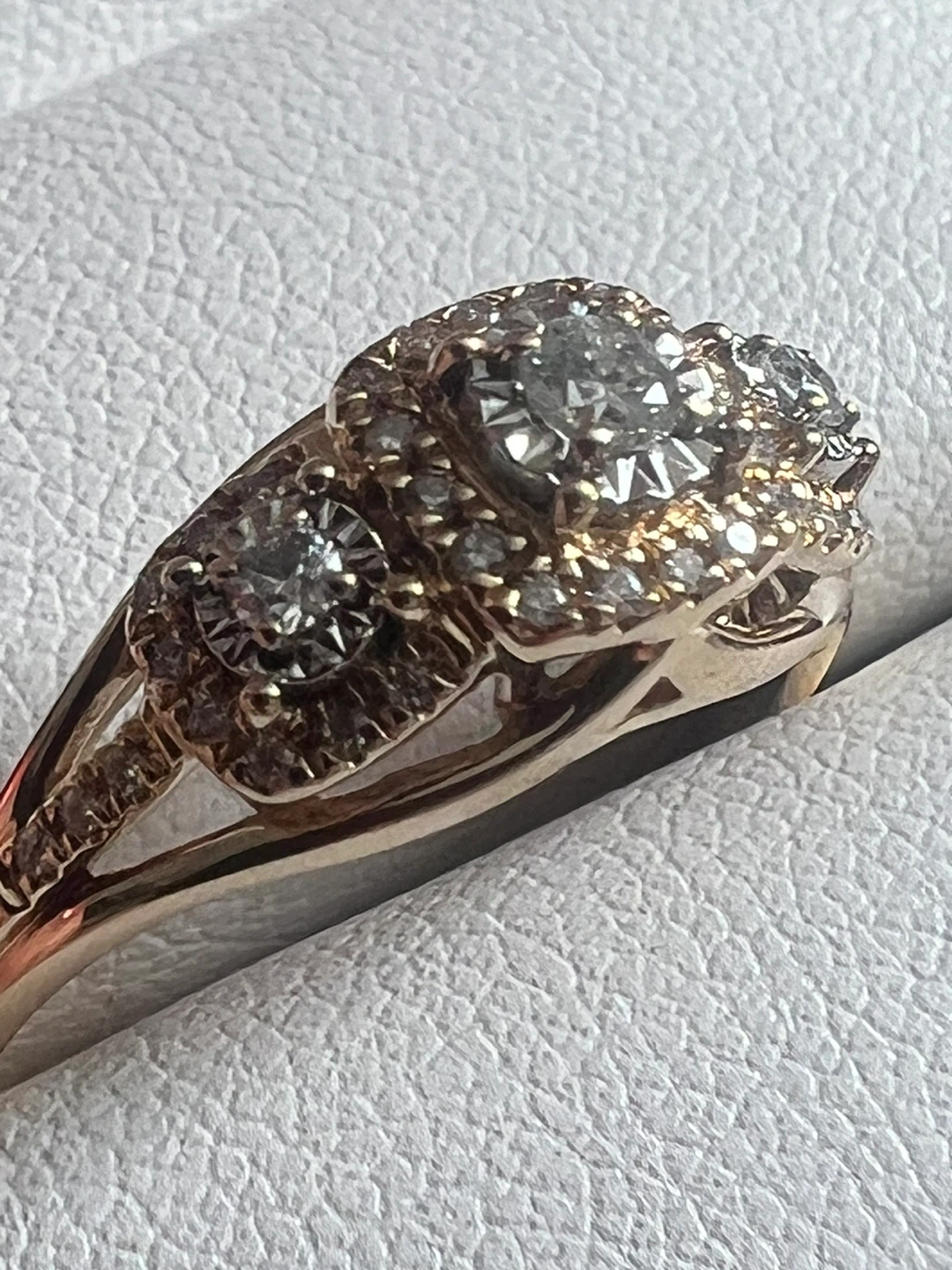 10K Gold Diamond Ring - photo 2