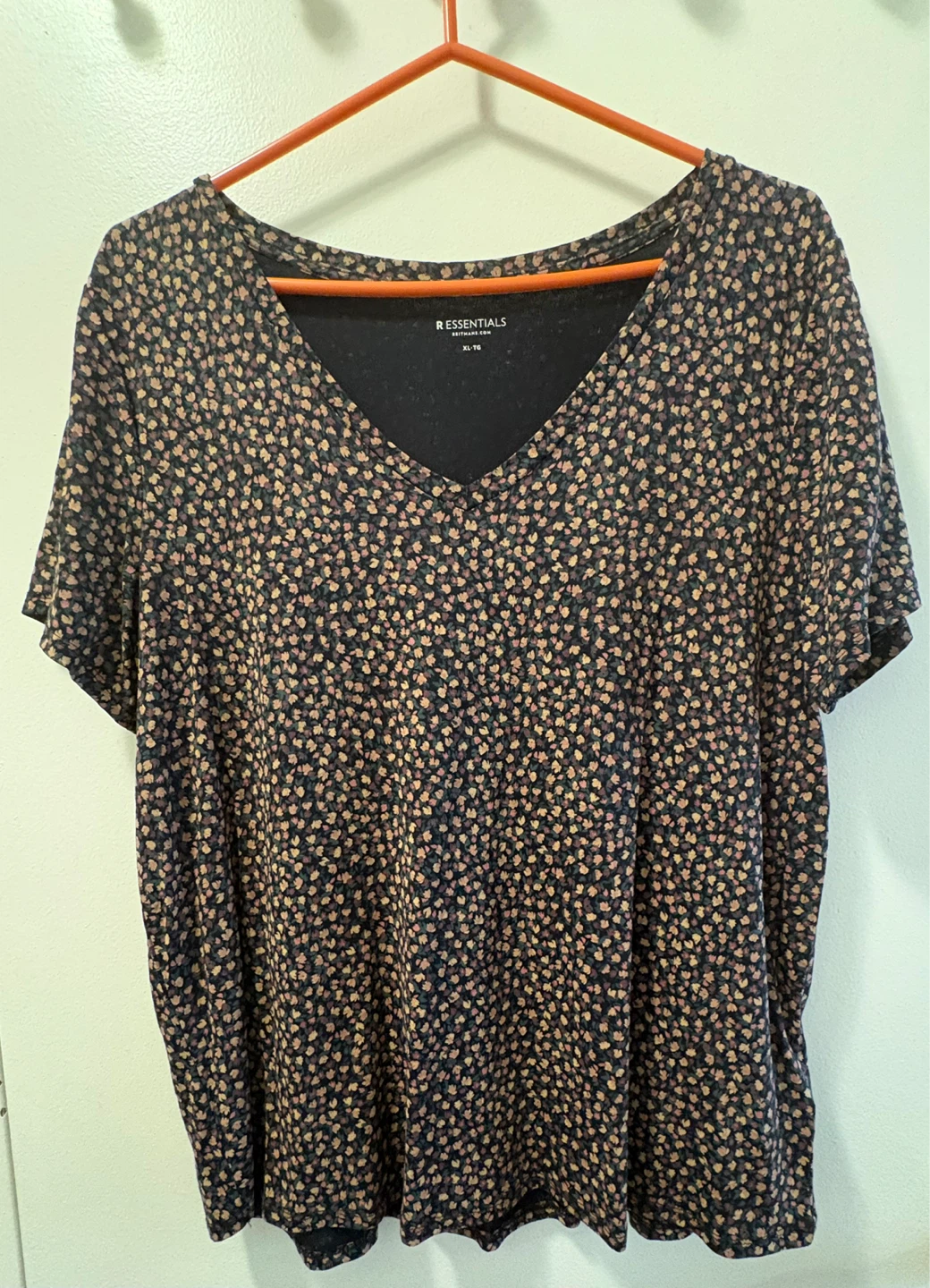 R Essentials Floral V-Neck Top XL