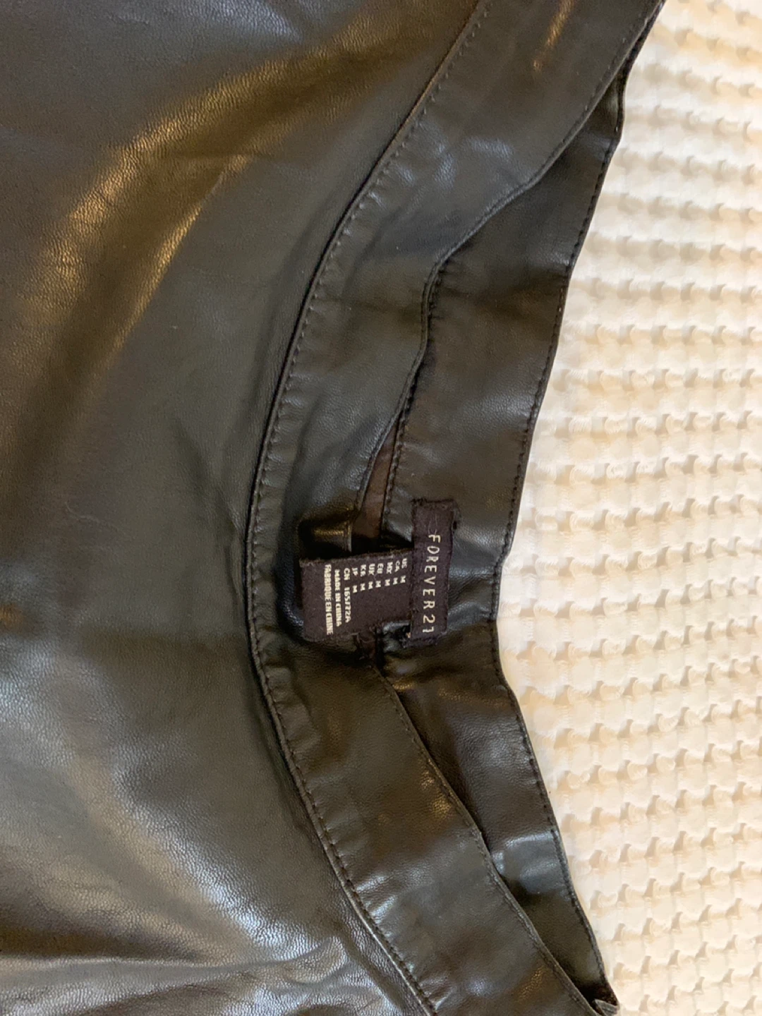 2 skirts: Forever 21 faux leather & Club Monaco chiffon - photo 2