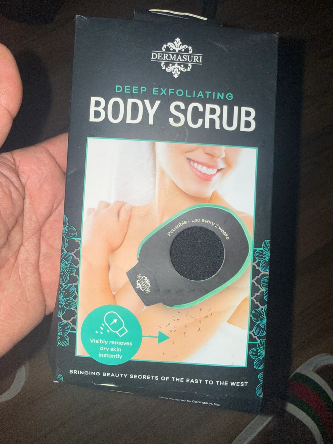 Dermasuri Deep Exfoliating Body Scrub Mitt