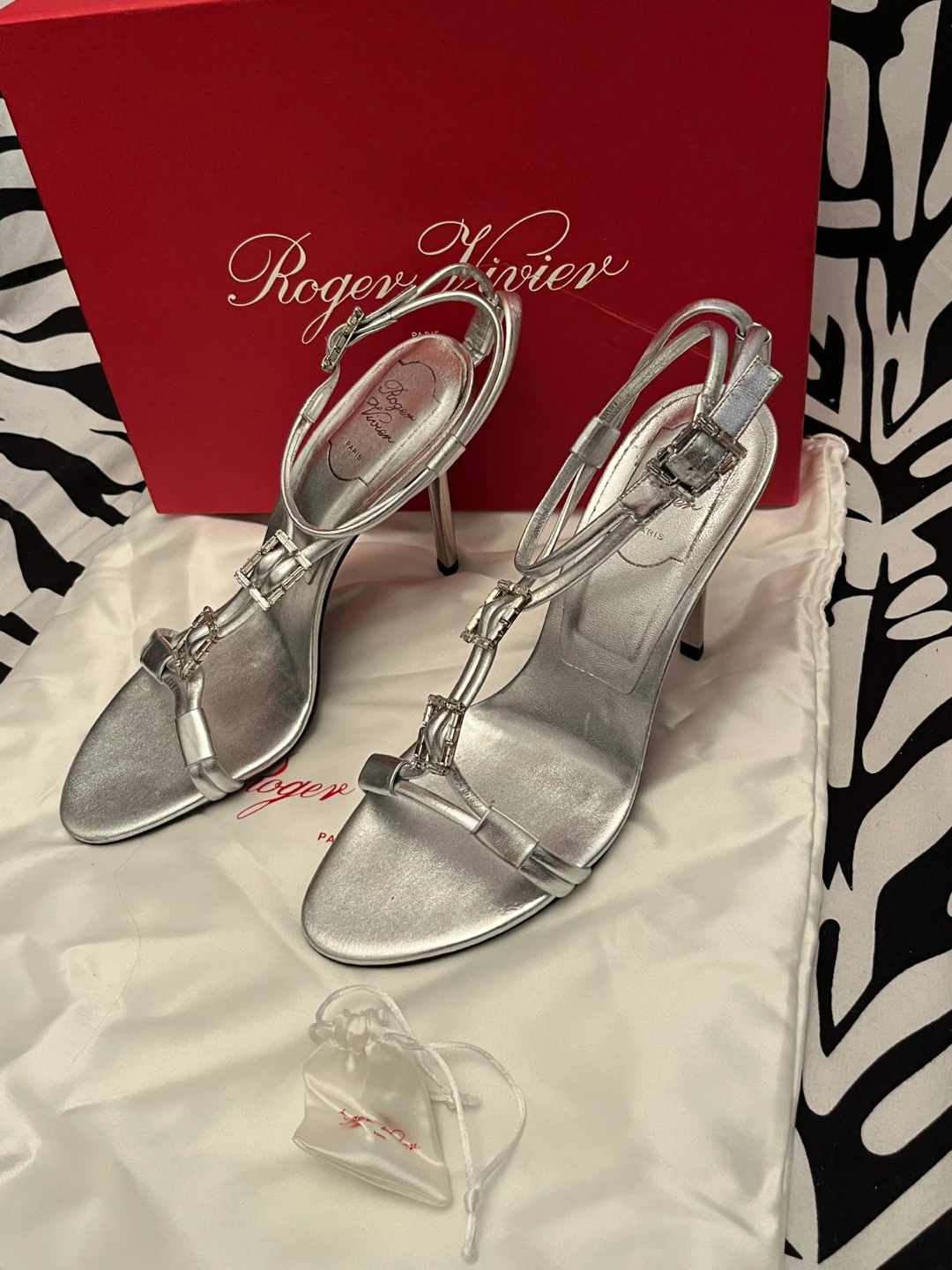 Authentic Roger Vivier Silver Crystal stiletto sandals - photo 3