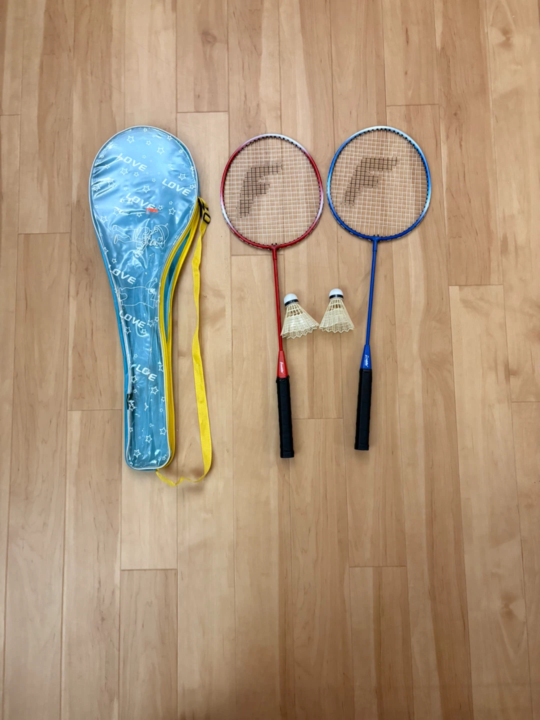 Flippe Badminton Rackets Set with Case and 2 Shuttlecocks