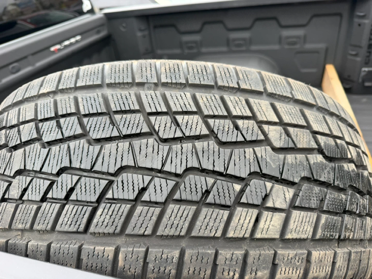 255/55R18 M+S Tire