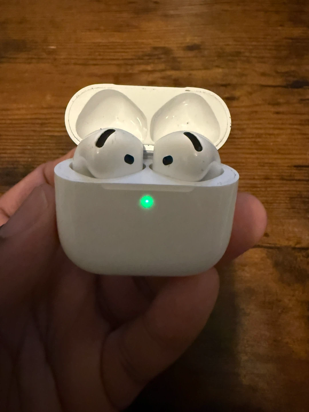 Apple AirPods 4