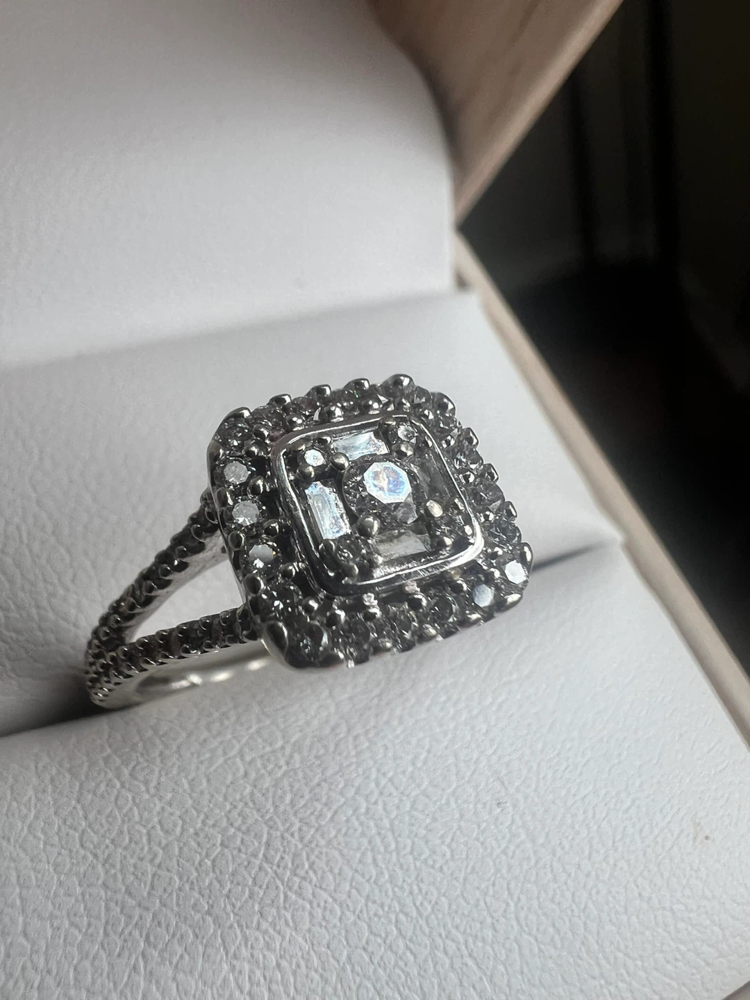 10 k Diamond Engagement Ring - photo 3