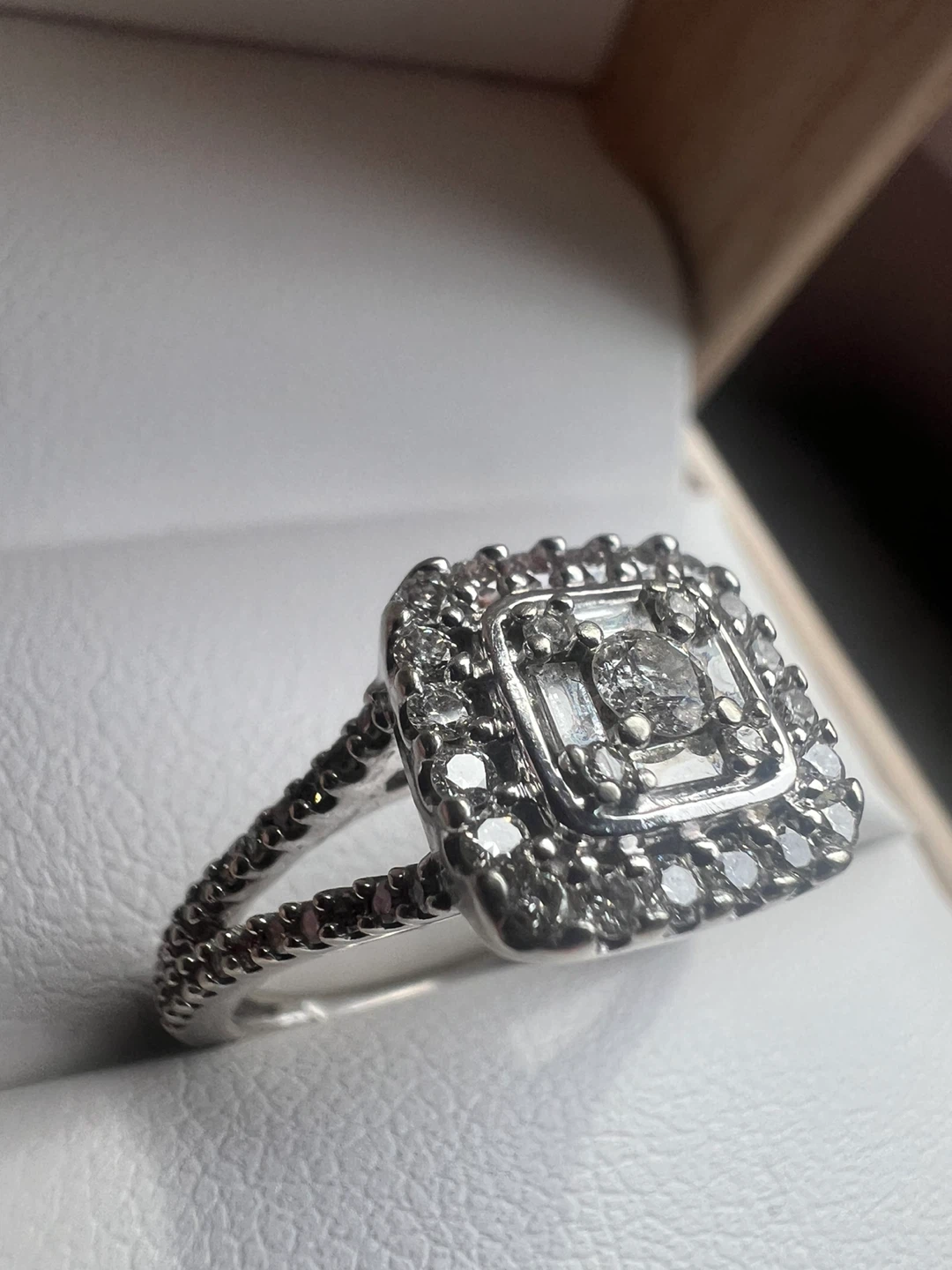 10 k Diamond Engagement Ring - photo 4