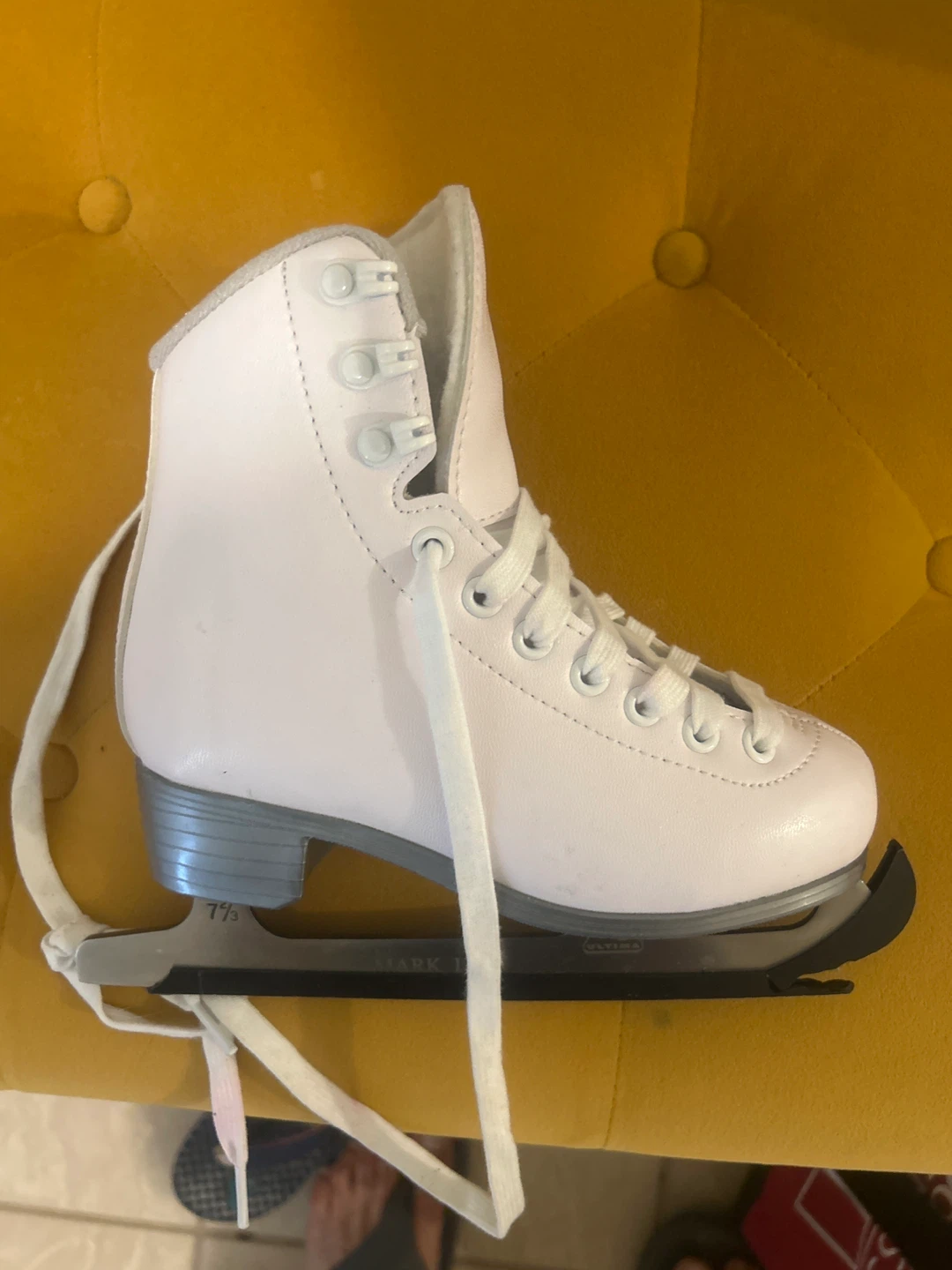 Brand new Cameo Jackson 200 White Figure Skates